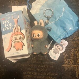 Popmart labubu mo steed pin for love “W” gray plush pendant brand new